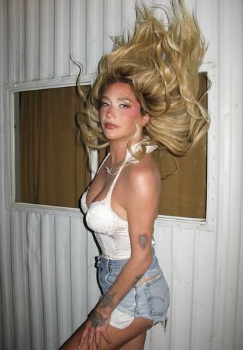Full leaked Kesha page private photo