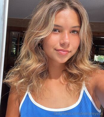 Full leaked Kiarareyess private onlyfans photo