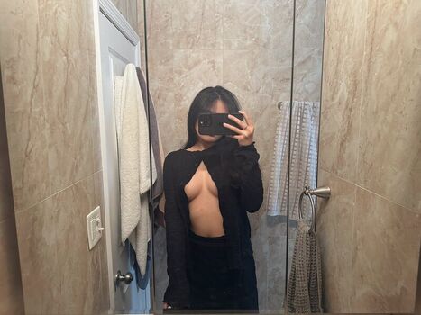 Full leaked Kikiiiru private photo