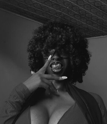 Full leaked Kikiolaola private onlyfans photo