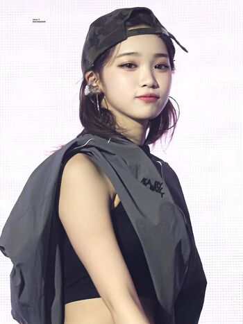 Full leaked Kim chaewon private photo