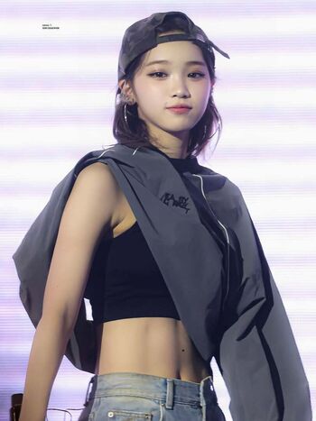 Kim Chaewon