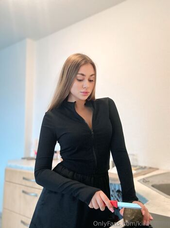 Full leaked Kira kimm private photo