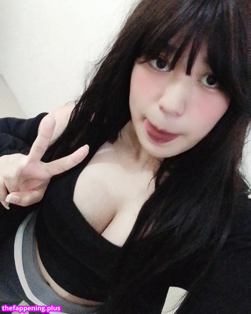 Kkura Neko / mikkuraachann / neko.kkura / pinky_kura / xsakuranekox Nude OnlyFans Photo #2