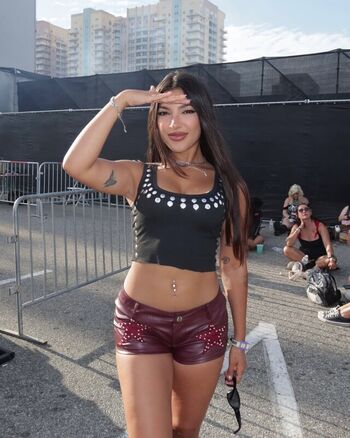 Full leaked Knbbyknees private photo