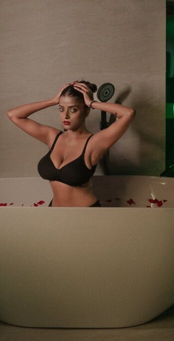 Full leaked Komolini majumder private onlyfans photo