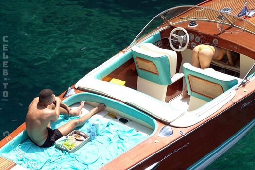 Full leaked Kourtney kardashian page private onlyfans photo