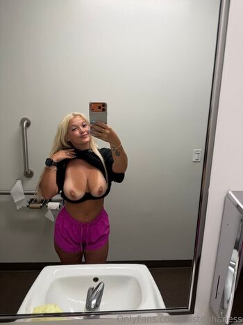 Full leaked Kristennnhaness private photo