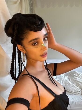 Full leaked Kurdish girls private photo