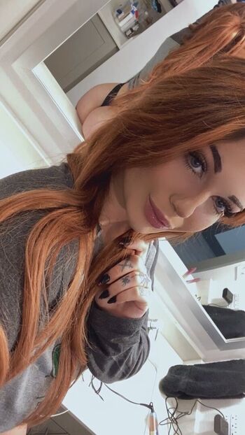 Full leaked Kxmmm private onlyfans photo