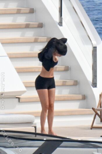 Full leaked Kylie jenner page private photo