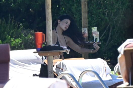 Full leaked Kylie jenner  page private photo