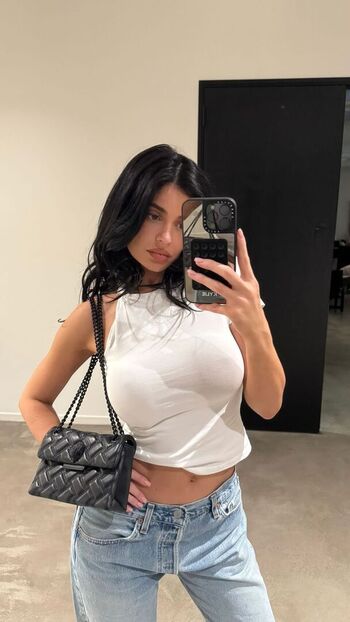 Full leaked Kylie jenner private photo