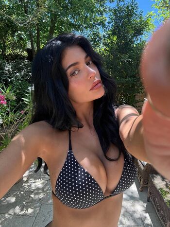 Full leaked Kylie jenner page private photo