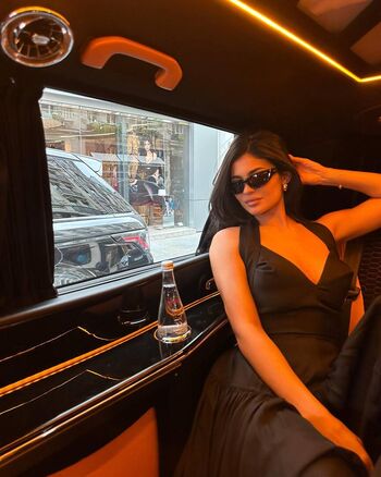 Full leaked Kylie jenner page private photo