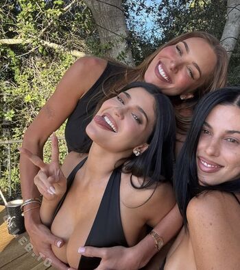 Full leaked Kylie jenner private photo