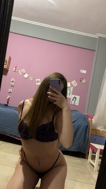 Full leaked Kylieeee private photo