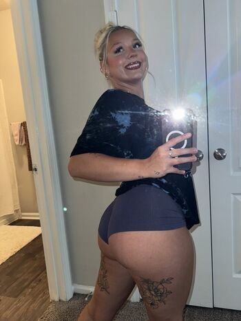 Full leaked Kyliepeach private photo
