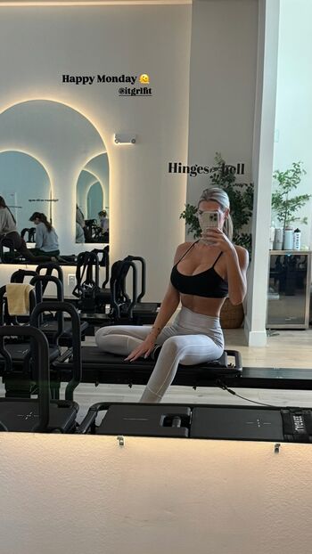 Full leaked Kyra belanger private onlyfans photo