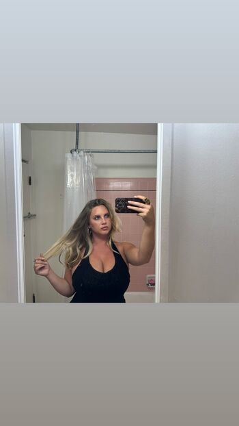 Full leaked Kyrarene private onlyfans photo