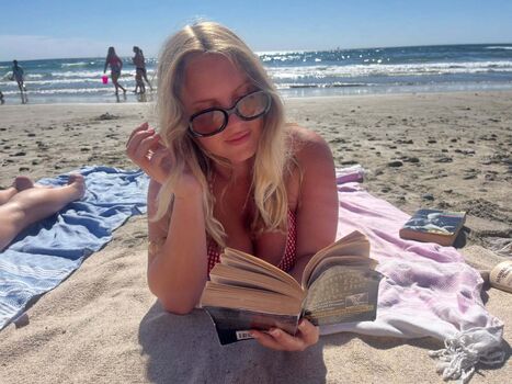 Full leaked Kyrarene private onlyfans photo