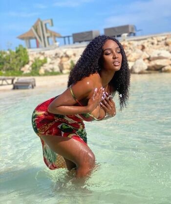 Full leaked La negra private photo