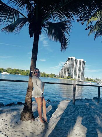 Full leaked Ladurahtxentrenaconmigo private onlyfans photo