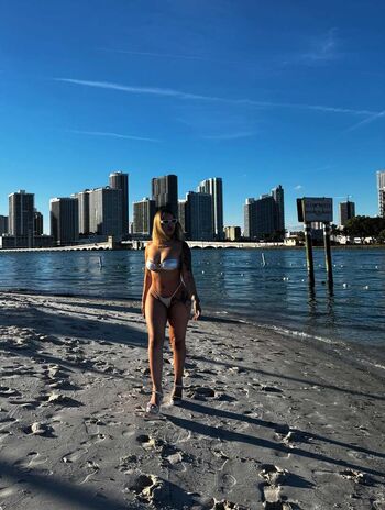 Full leaked Ladurahtxentrenaconmigo private onlyfans photo