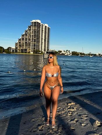 Full leaked Ladurahtxentrenaconmigo private onlyfans photo