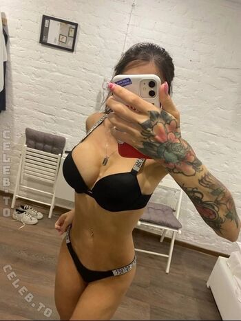 Full leaked Ladyholes private photo