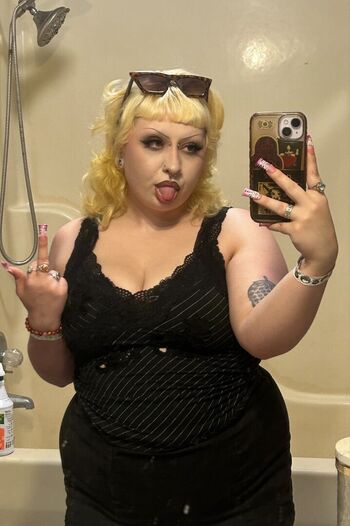 Full leaked Ladyohbitchuary private photo