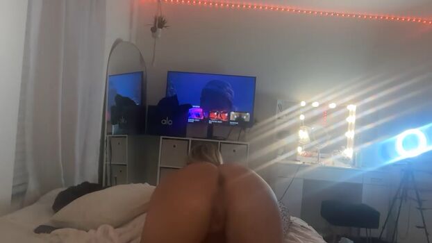 Full leaked Ladyybugloverr private onlyfans photo