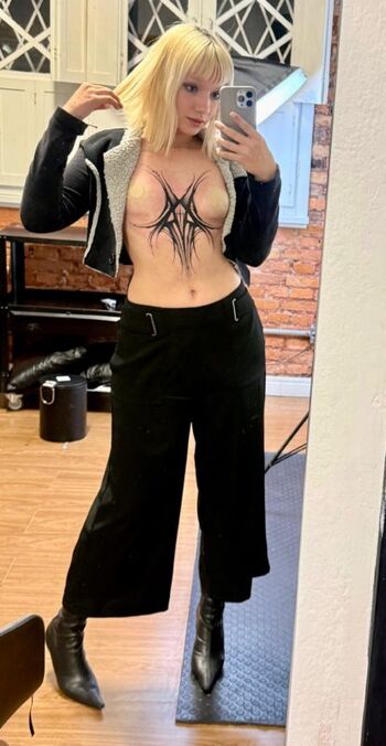 Full leaked Lana hugs private onlyfans photo