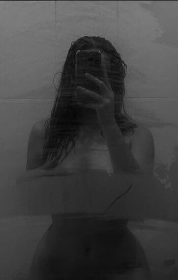 Full leaked Lara mde private onlyfans photo