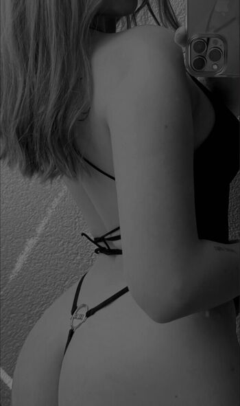 Full leaked Lara mde private onlyfans photo