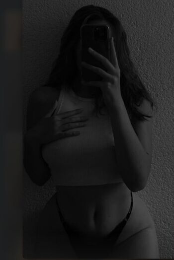 Full leaked Lara mde private onlyfans photo