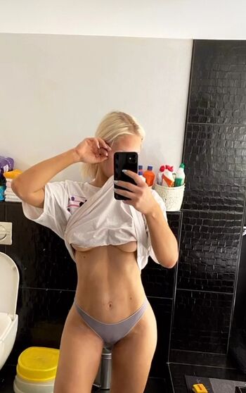 Full leaked Lara nepuzlan private onlyfans photo