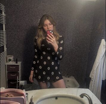 Full leaked Lara petersen private onlyfans photo