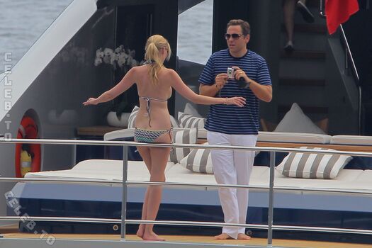 Full leaked Lara stone page private onlyfans photo