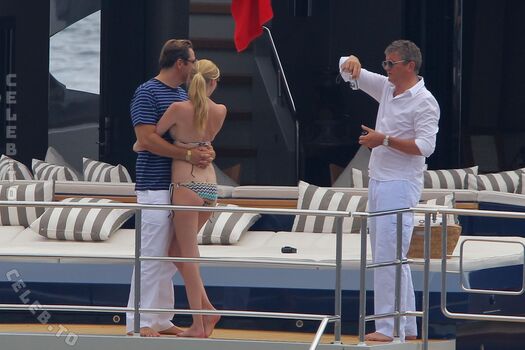 Full leaked Lara stone page private onlyfans photo