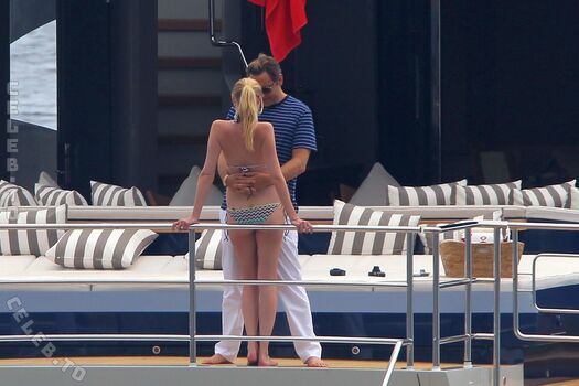 Full leaked Lara stone page private onlyfans photo