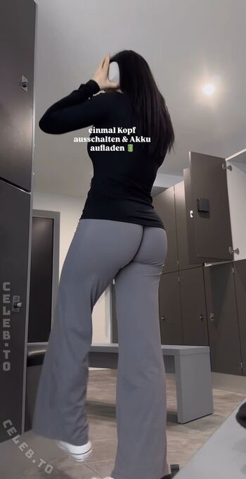 Full leaked Lara stxx private onlyfans photo