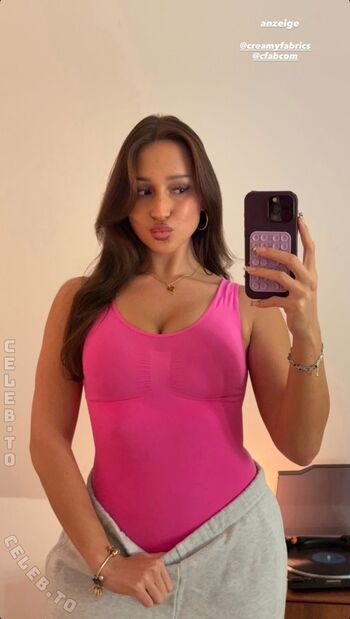 Full leaked Lara tepper page private onlyfans photo