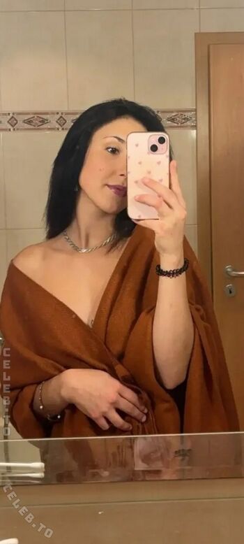 Full leaked Laraa sophie private onlyfans photo