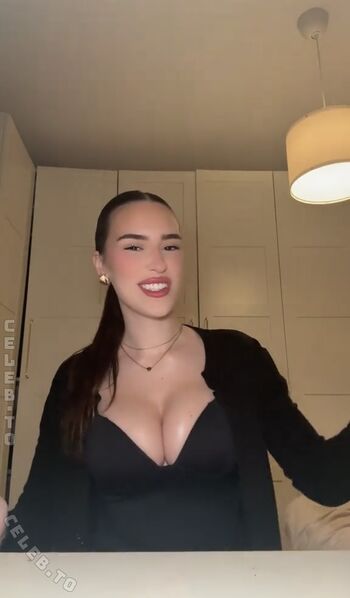 Full leaked Larabeu private photo