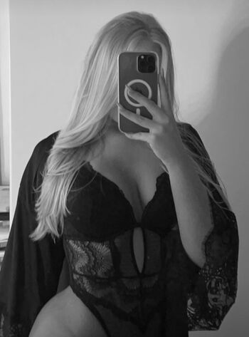 Full leaked Laracharlottee private photo