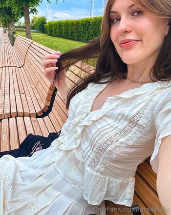 Full leaked Laradelulu private photo
