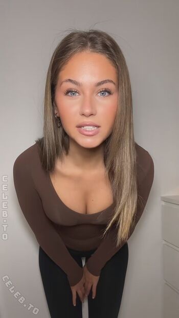 Full leaked Laraemiii private onlyfans photo