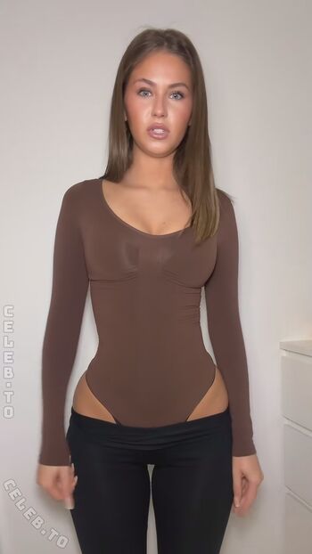 Full leaked Laraemiii private onlyfans photo