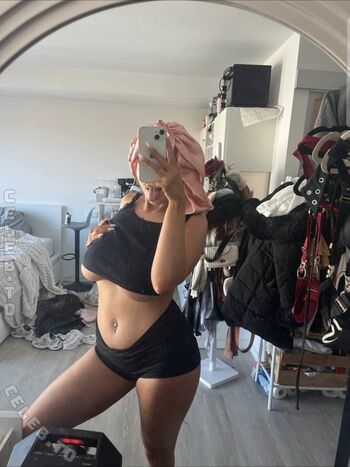 Full leaked Larissa lhaa page private onlyfans photo